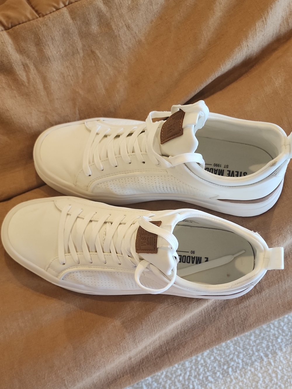 Steve Madden White Leather Low-Top Sneakers with Brown Logo Tab